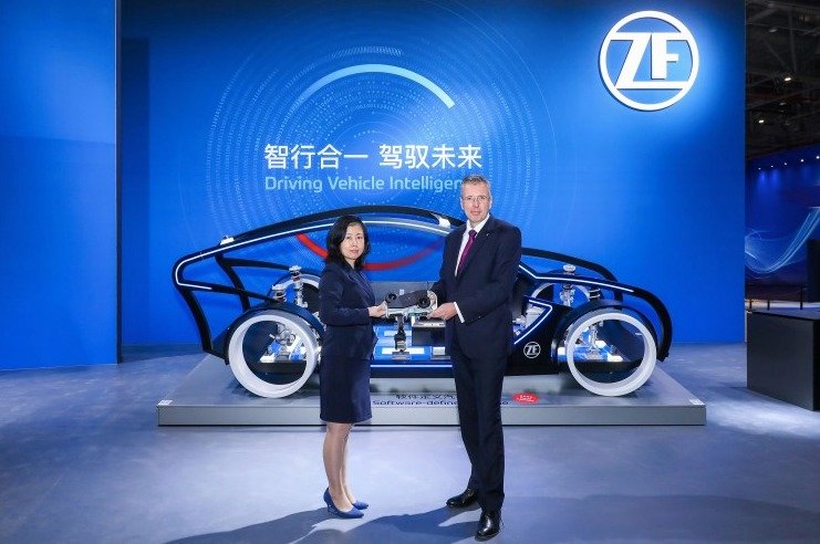 ZF treibt mit dem Supercomputer ProAI die Intelligenz im Fahrzeug voran